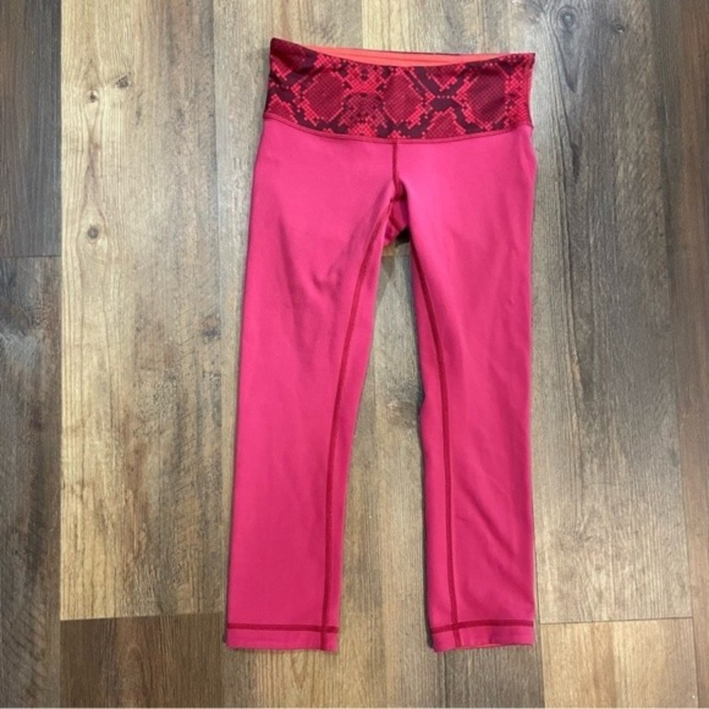 Lululemon Wunder Under Crop III Reversible Cranberry / Alarming size 4